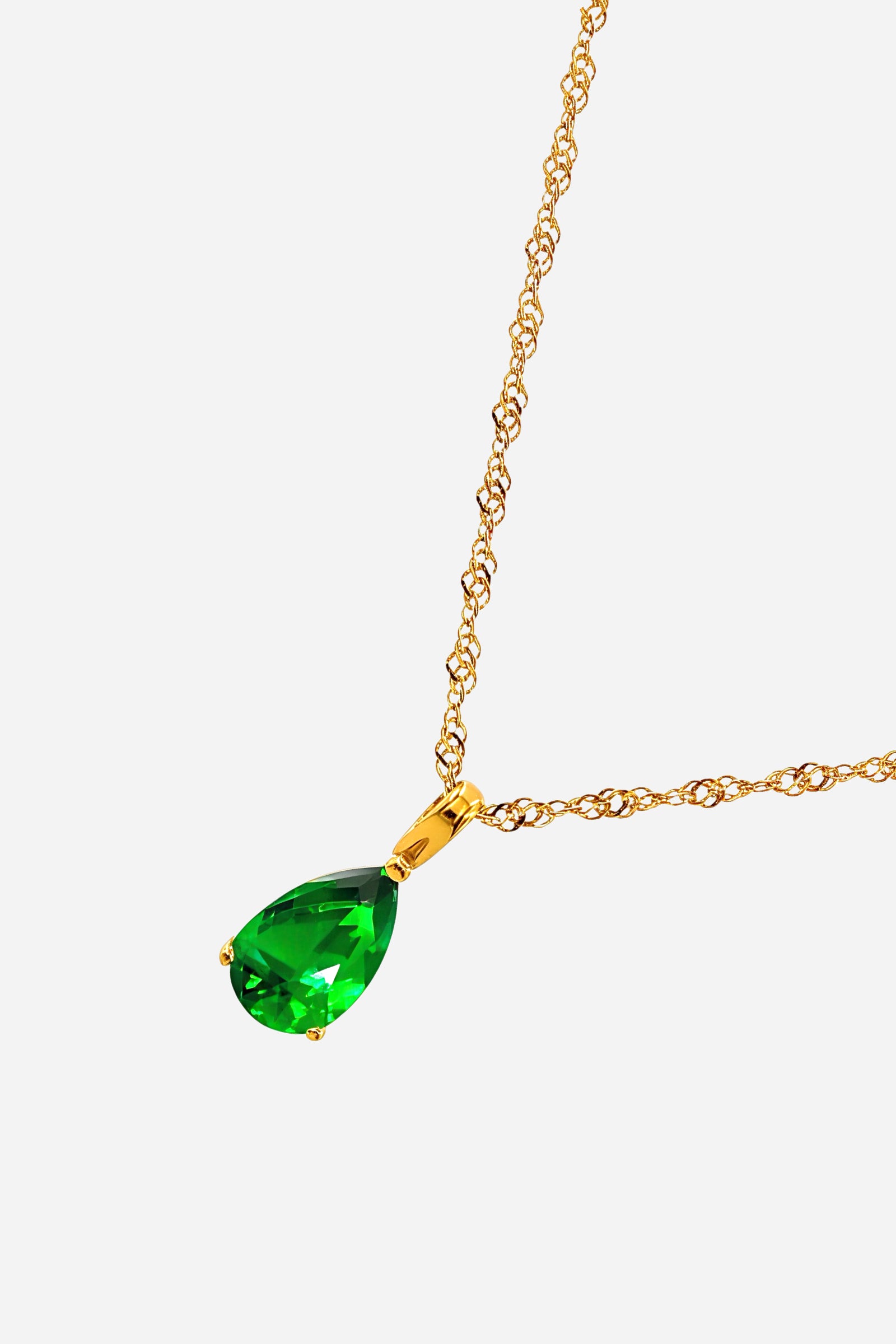 Side angle of May emerald zircon birthstone pendant set in 18K PVD gold-plated stainless steel – GLISTIA.