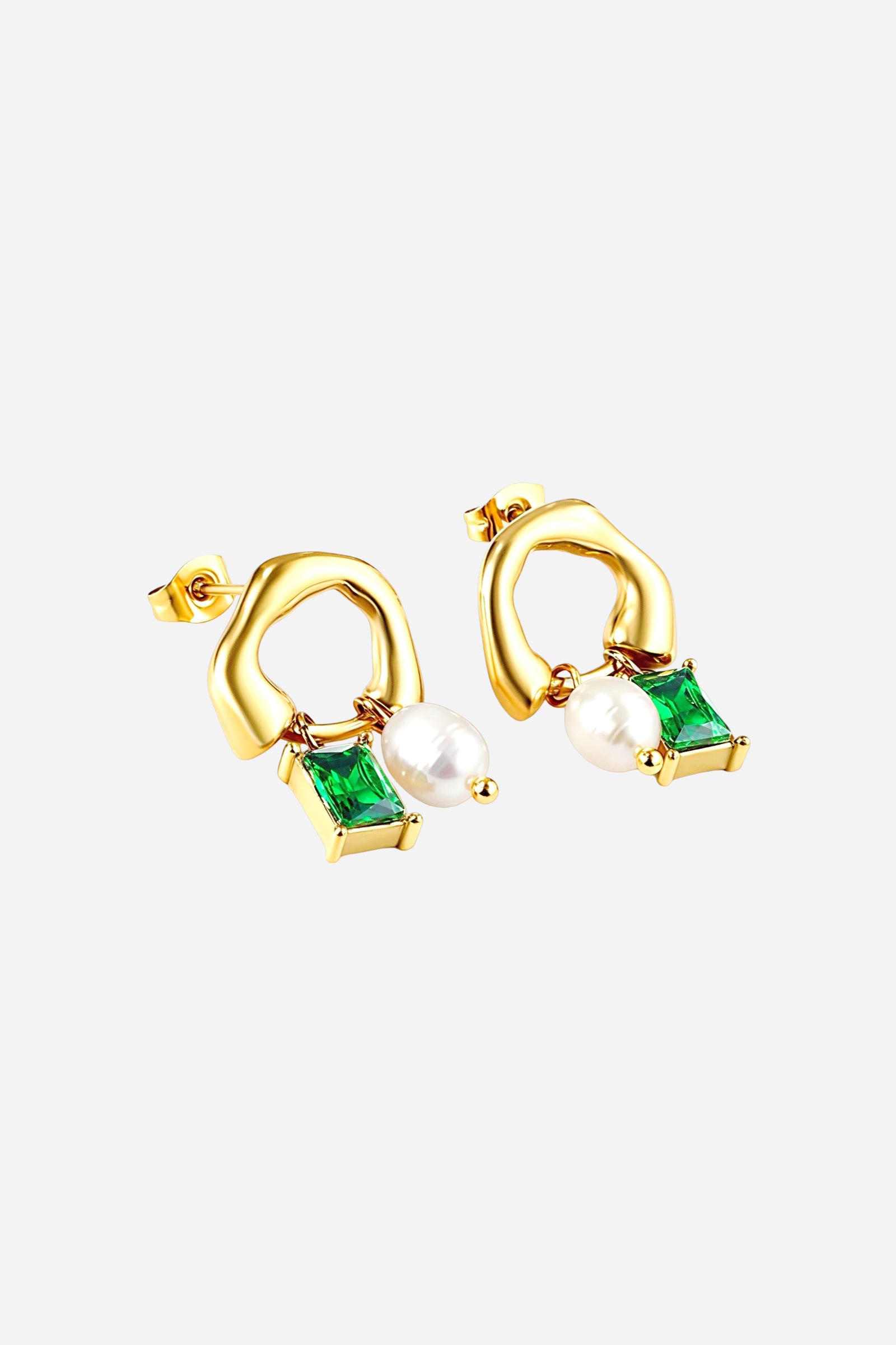 Geometric drop earrings with emerald-green crystal and imitation pearl charm, crafted from stainless steel with a polished PVD 18K gold-plated finish – GLISTIA.