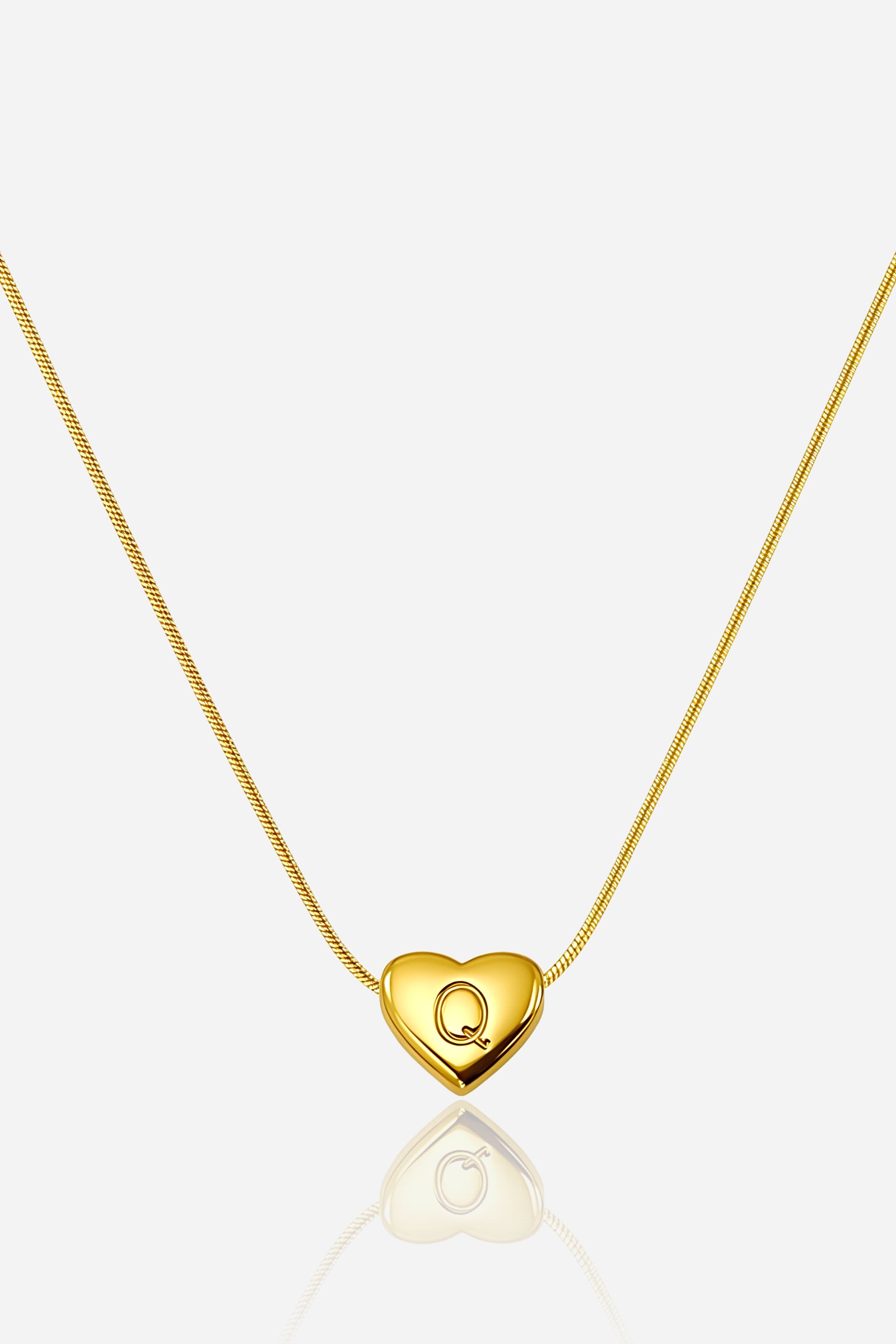 Gold-plated heart initial ‘Q' necklace with engraved pendant on a snake chain, PVD 18K gold plated stainless steel – GLISTIA