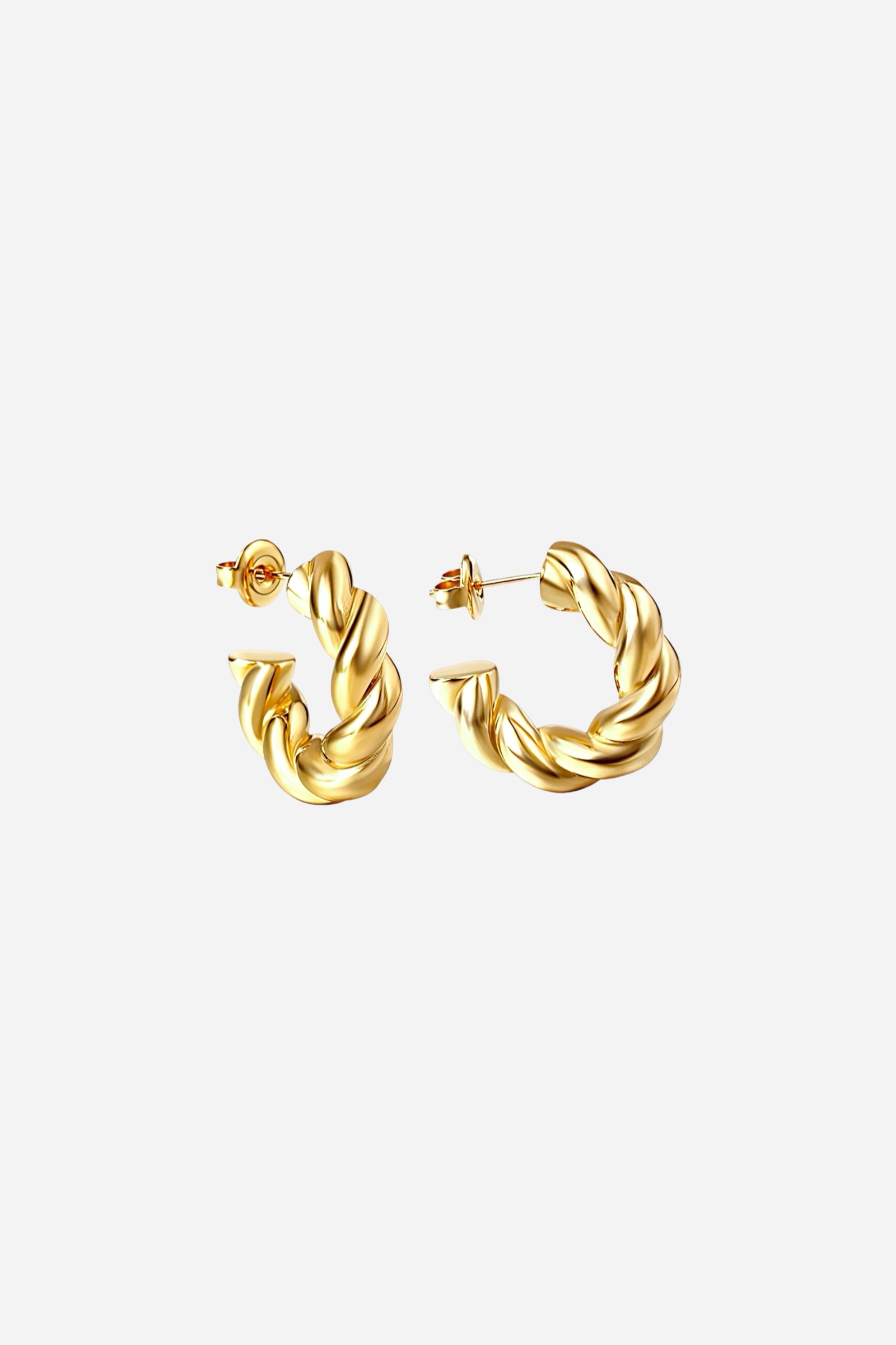 Side view of gold twisted rope C-hoop earrings in PVD 18K gold plated stainless steel – sculpted rope design by GLISTIA