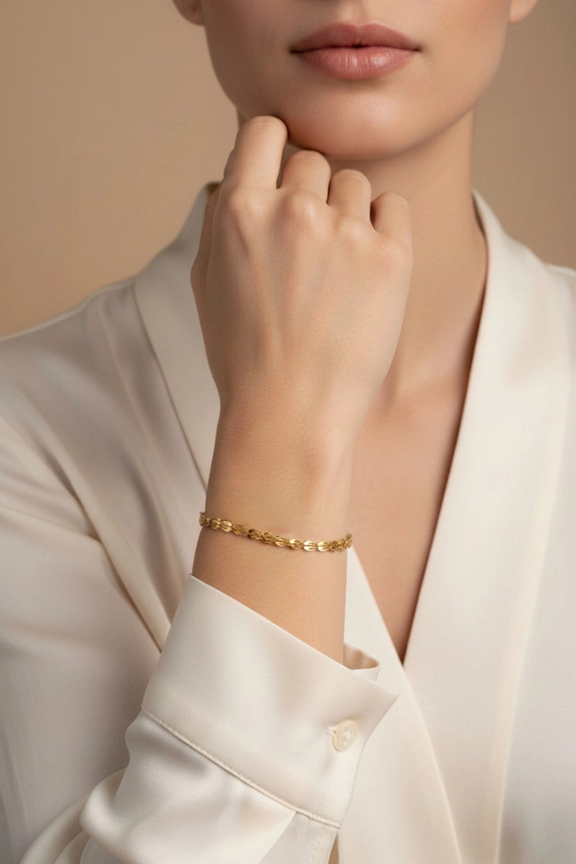 Golden Leaf chain bracelet in 18K PVD gold plated stainless steel with delicate leaf link detailing