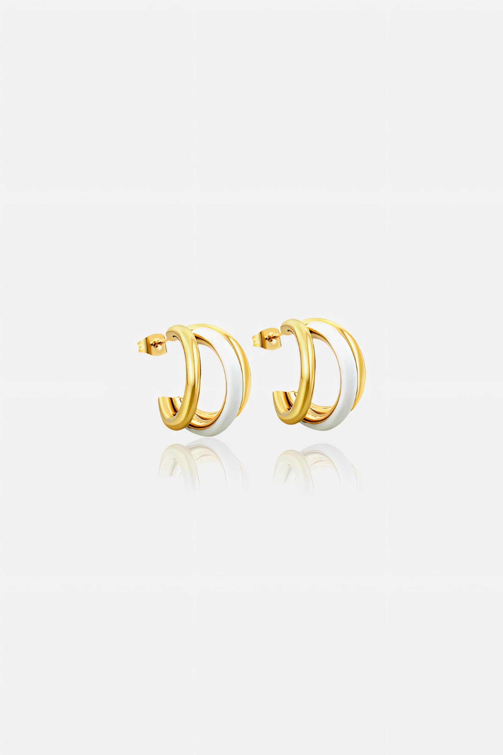 White and gold double C-hoop earrings in PVD 18K gold plated stainless steel with white enamel finish – modern minimalist jewellery by GLISTIA
