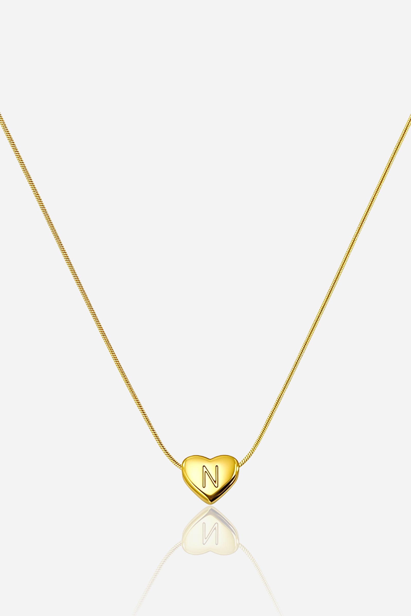 Gold-plated heart initial ‘N’ necklace with engraved pendant on a snake chain, PVD 18K gold plated stainless steel – GLISTIA