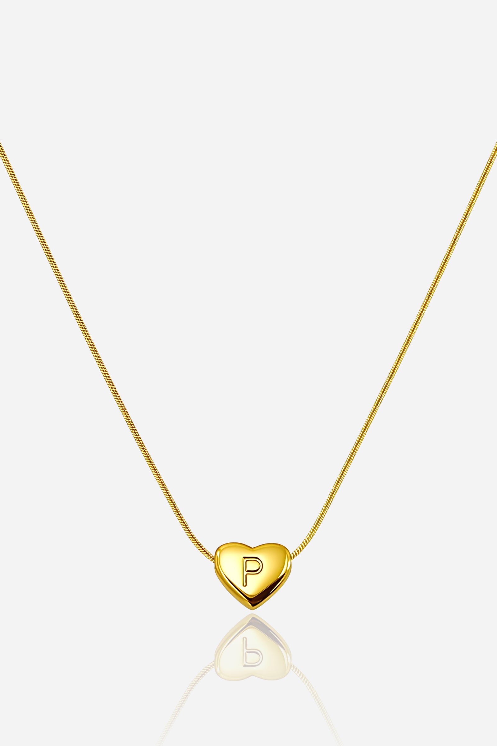 Gold-plated heart initial ‘P’ necklace with engraved pendant on a snake chain, PVD 18K gold plated stainless steel – GLISTIA