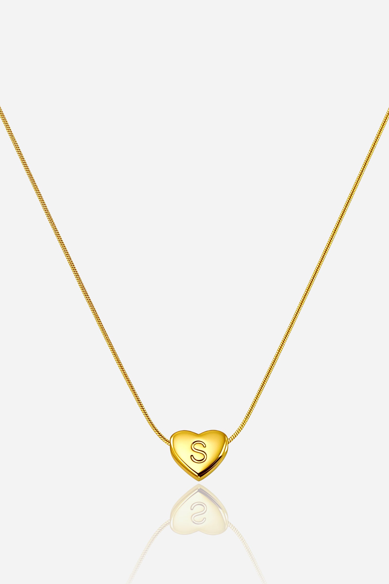 Gold-plated heart initial ‘S’ necklace with engraved pendant on a snake chain, PVD 18K gold plated stainless steel – GLISTIA