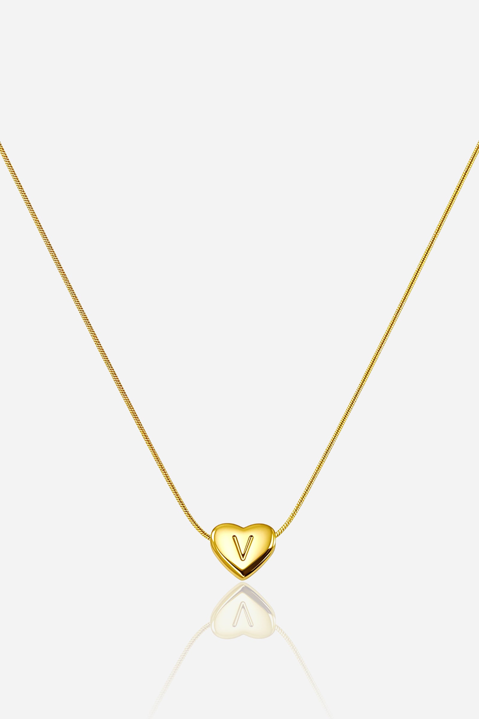 Gold-plated heart initial ‘V’ necklace with engraved pendant on a snake chain, PVD 18K gold plated stainless steel – GLISTIA