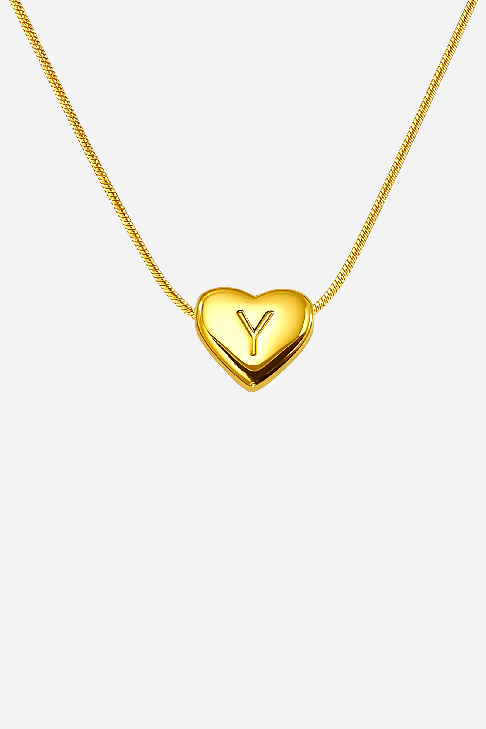 Close-up of heart-shaped initial ‘Y’ pendant highlighting engraved letter and mirror-polished gold finish – GLISTIA