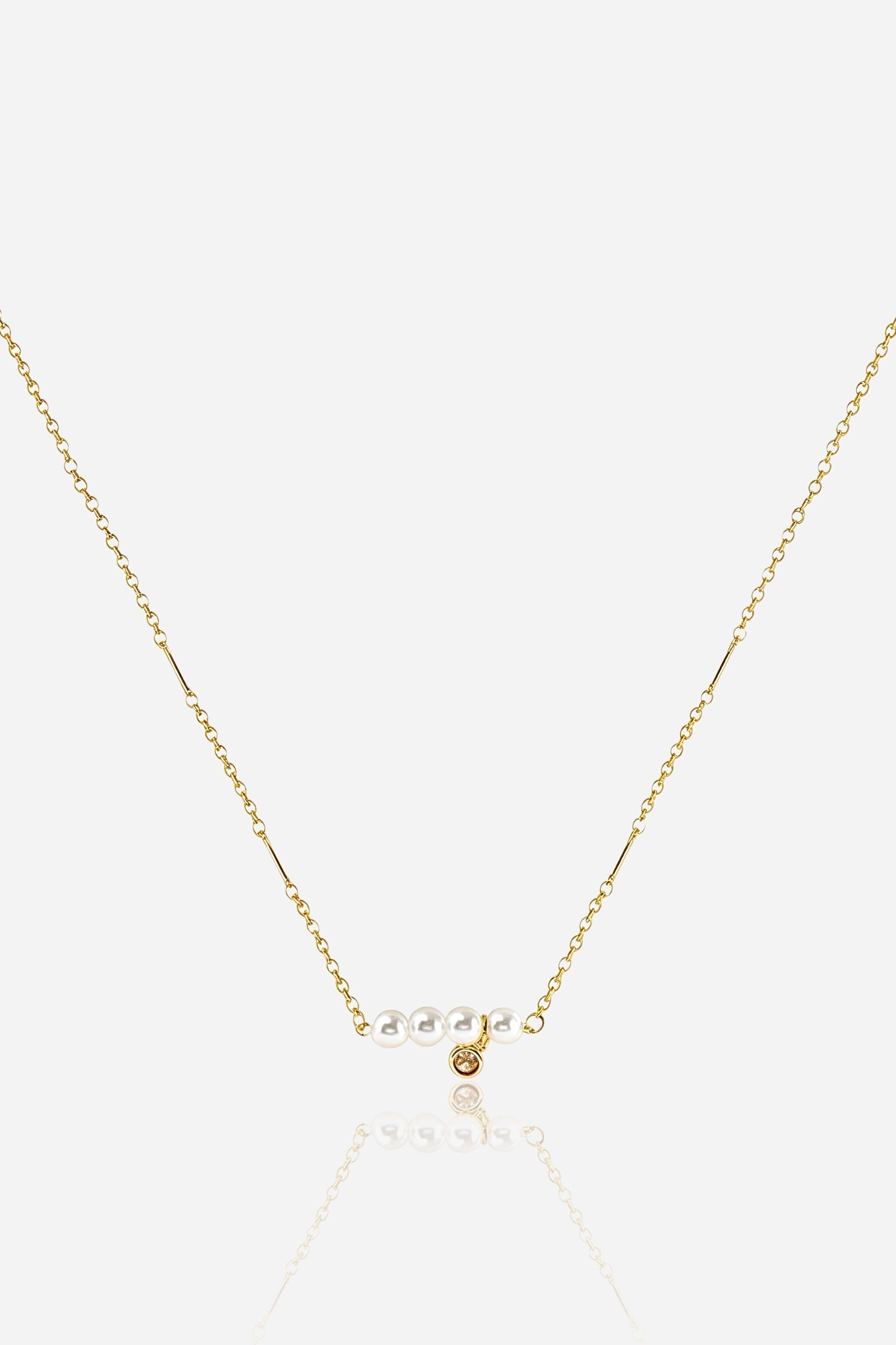 Golden Pearl Bar Necklace with five pearls on an 18K PVD gold-plated stainless steel chain – GLISTIA