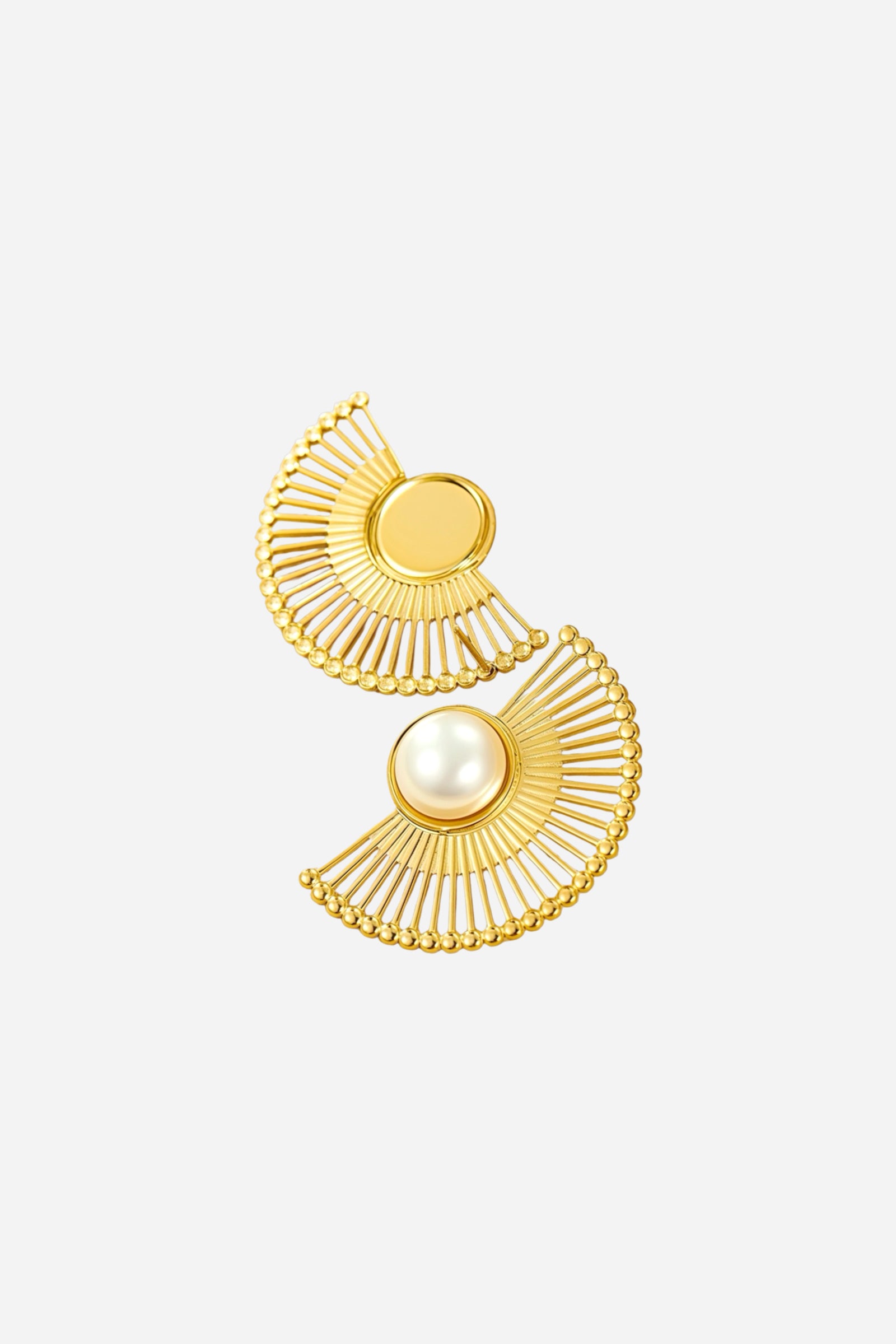 Back-side view of radiant fan pearl earrings crafted from stainless steel with PVD 18K gold plating, featuring half-fan spokes and a luminous central pearl – GLISTIA.