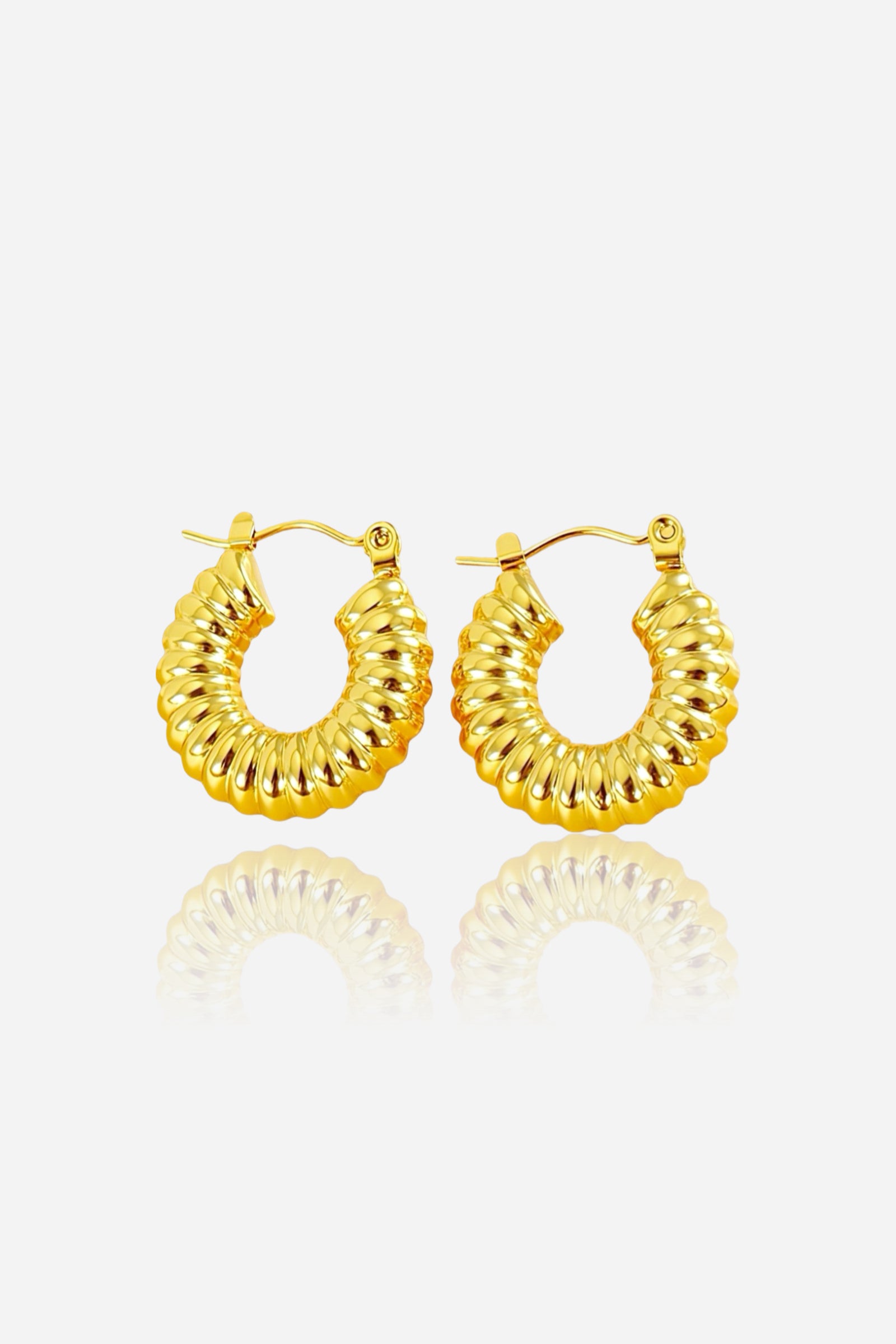 Front view of ribbed textured hoop earrings crafted from stainless steel with a polished PVD 18K gold plated finish, featuring bold corrugated ridges and a glossy shine – GLISTIA.