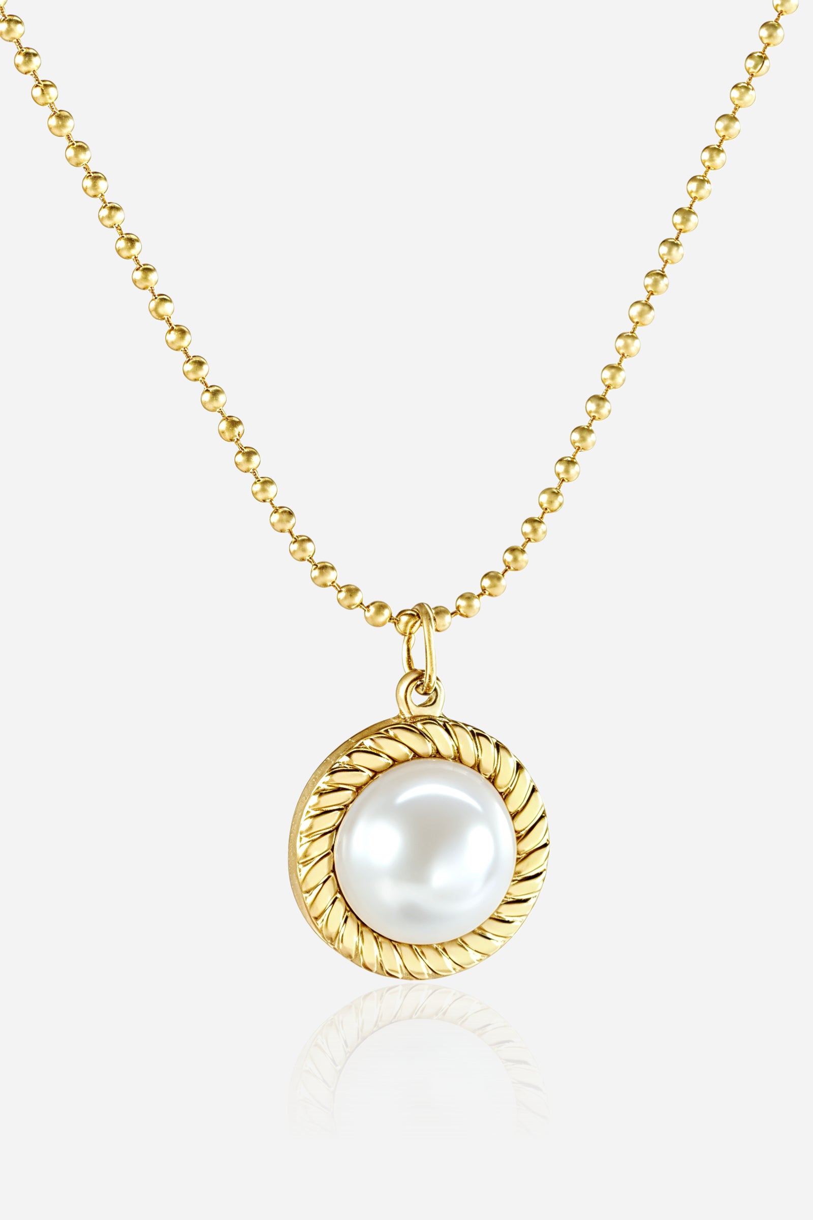 GLISTIA Serena Pearl Rope Pendant Necklace front view featuring a simulated pearl set in a rope-textured PVD 18K gold plated frame.